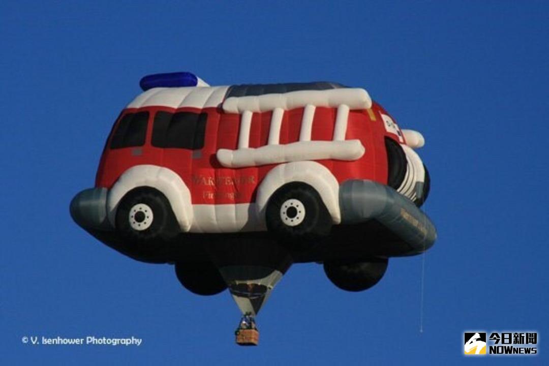 「2018 臺灣國際熱氣球嘉年華」即將在 6/30 登場囉!為滿足大家對我們的期望 與熱氣球的熱愛，本次活動時間特別從原本的 38 天延長至 45 天!!!  另外，自 6/30 到 8/13 期間，世界知名的救世基督像「Cristo Redentor」、大小 朋友都愛的小小兵「Minion」、溫情滿滿的天外奇蹟熱氣球「Up」，還有聖經裡 的諾亞方舟「Arky」，歷屆最多顆造型熱氣球（39顆）在鹿野高台等著您一起狂歡!  同時，為呼應 2018 狗年的到來，當然少不了英國鬥牛犬「Buster」與大家見面!! 屬狗的球迷們，屆時要記得與「Buster」留下合影哦~  更多驚喜與感動的故事就在鹿野高台等著您!!6/30~8/13 約您一起再次認識台東的美~